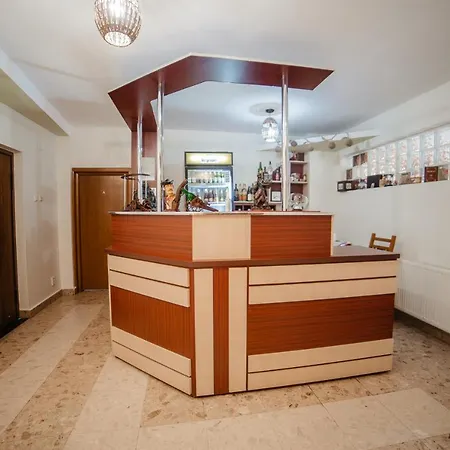 Pensiunea Floare De Colt Hotel 3*