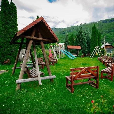 Pensiunea Floare De Colt Hotel 3*